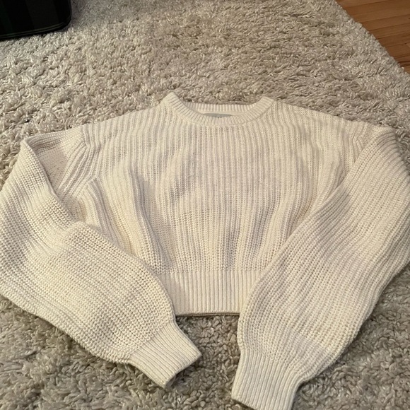 Urban Outfitters Sweaters - Urban outfitters cropped sweater